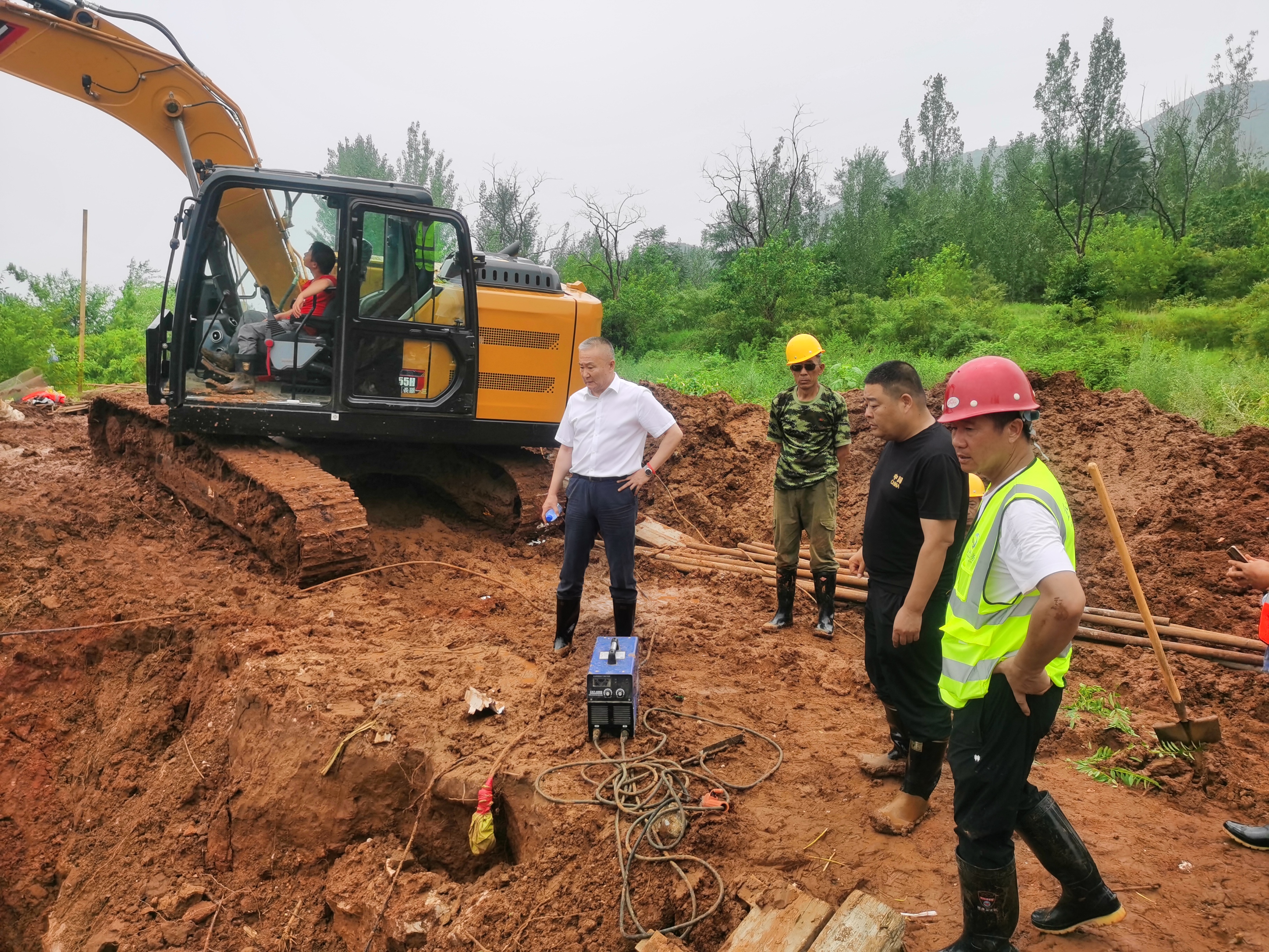 开云网页版领导班子成员 深入防汛一线检查慰问
