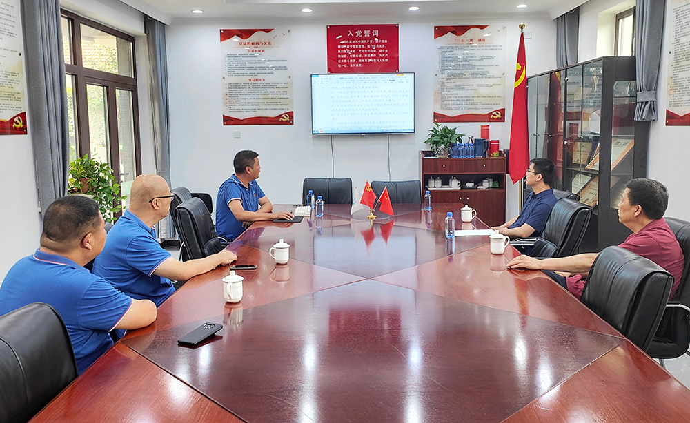 闻汛而动 向雨而行 开云网页版领导“向前一步”驻守防汛第一线